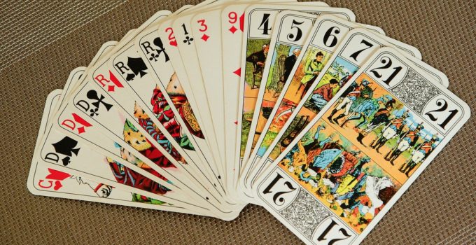 Jeu de cartes traditionnelles : le tarot